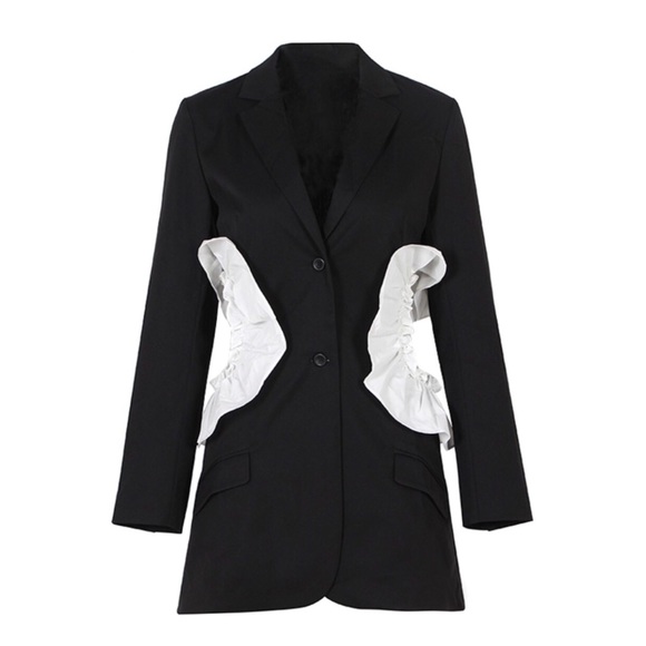 🎁 Black & White Ruffle Open Cut Out Side Jacket - Picture 2 of 8
